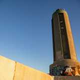Ma la punta del faro � contraddistinta soprattutto dall�iconico faro del 1935: una torre cilindrica grigia alta 17 metri e colorata alla base da graffiti